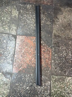 Pravé zadní vnitřní stírací těsnění okna Škoda Fabia 3 - 2