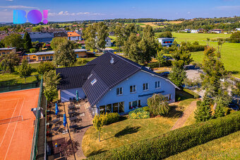 Prodej komerčního objektu s restaurací s 4 tenisovými kurty  - 2