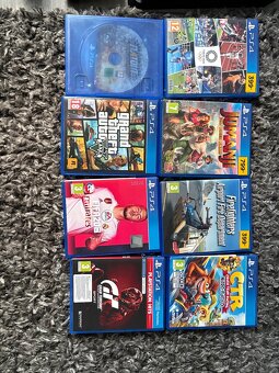 PS4 včetně příslušenství - 2