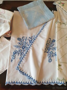 Prodám staré dečky a ubrusy - 2