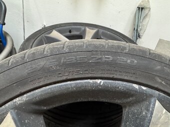 275/35r20 - 2