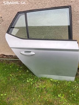 Prave zadní dveře Fabia III hatchback stříbrná ,kompletní dv - 2
