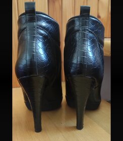Kotníčkové boty Guess - vel. 40 - 2