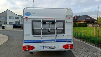 Prodám karavan HOBBY 460 UFE 2003 pro 4 osoby - 2