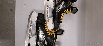 Prodám dětské hokejové brusle CCM Tacks AS 570, vel.40,5 - 2
