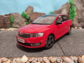 prodám model 1:18 škoda rapid spaceback - 2
