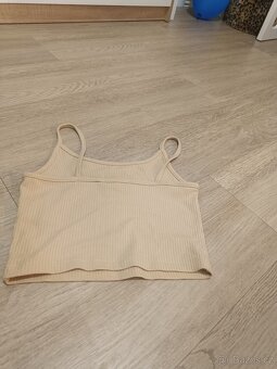 Béžový crop top - 2