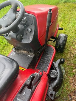 Zahradní traktor Jonsered 23HP - 2