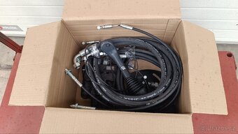 Hydraulický rozvaděč pro čelní nakladač - 2