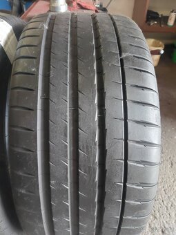 2xletní pneu 255/40/20.Michelin. - 2