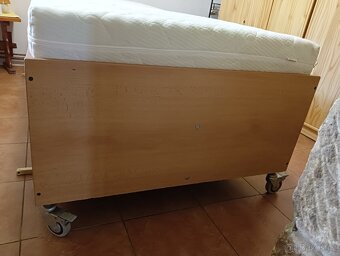 Elektricky polohovatelná postel - 2