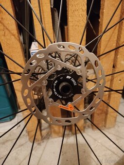 Prodám sadu kol DT swiss p1800 spline + komponenty - 2