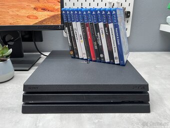 PS4 Pro v krásném stavu 1TB+1TB a hry (PlayStation 4) - 2