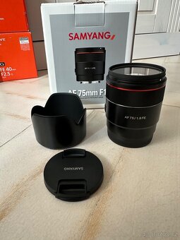 Samyang AF 75/1.8 pro Sony FE + dokovací stanice - 2