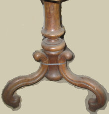 Prodám starý stůl. - 2