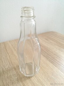 Osmihranná sběratelská lahvička s nalévacím zobáčkem - 2