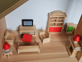 Domeček pro panenky IKEA FLISAT + dřevěné vybavení odjinud - 2