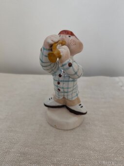Royal dux chlapec muzikant porcelánová soška raritka - 2