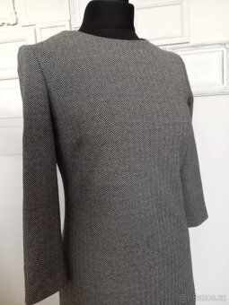 Šedé pouzdrové byznys šaty - 2