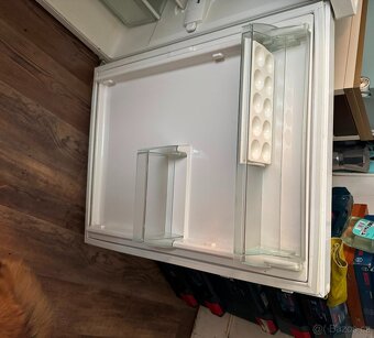 Prodám menší lednicí LIEBHERR s Mrazakem - 2