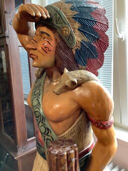 Stará dřevěná socha Indiána 180cm - 2