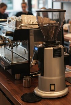 Profesionální mlýnek na kávu Macap MXD - 2