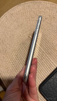 Prodám bílý iPhone 11 64GB - top stav - 2