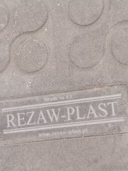 Guma do kufru auta - 2