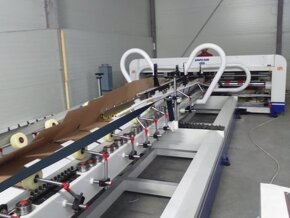 Lepička kartónových krabíc - 2