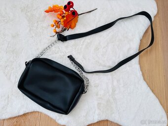 Černá crossbody kabelka - 2