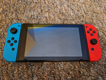 Nintendo Switch + příslušenství, hacknutelná verze - 2