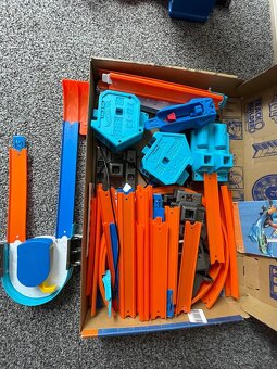 Hot Wheels dráha, power booster kit a urychlovač - 2