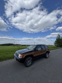 Jeep Wagoneer V8 - 2