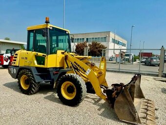 KLOUBOVÝ NAKLADAČ KOMATSU WA 75 - 2
