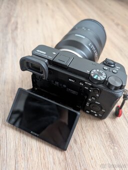 Sony A6600 + tamron 17-70 - 2