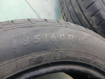 letni pneu dunlop 185/60 R15 se vzorkem 4 az 5mm - 2