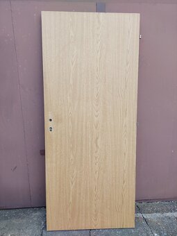 Interiérové dveře, plné, 80 cm pravé - 2