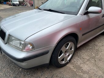 Předek Škoda Octavia 1 před facelift Skleněnka - 2