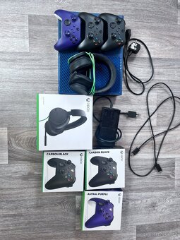 Xbox One Forza Edition + 3 ovladače + sluchátka – top stav - 2