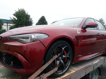 Alfa Romeo Giulia - DÍLY Z VOZU - 2