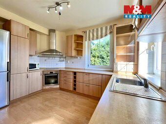 Prodej rodinného domu, 6+kk, 200m², Panenské Břežany - 2