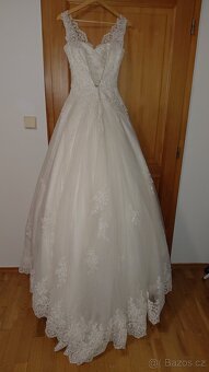 Krajkové svatební šaty - 2