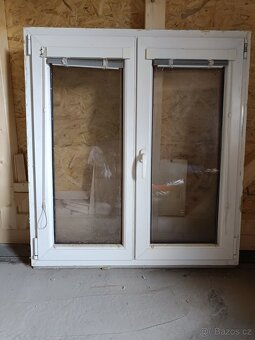 Plastové dvoukřídlé okno Rehau - bílá, zlatý dub - 2