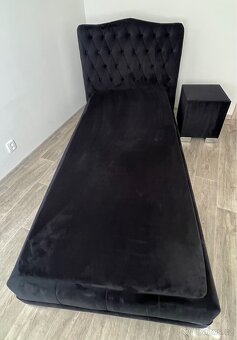 Čalouněná postel s knoflíkovým tuftovaným čelem + box - 2