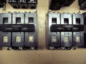 Černé třífázové jističe OEZ - 2