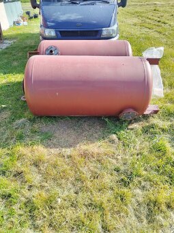 Prodám akumulacni nádobu, obsah 800 litrů - 2