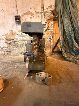 pila na železo, 2 x svářečka , bruska - 2