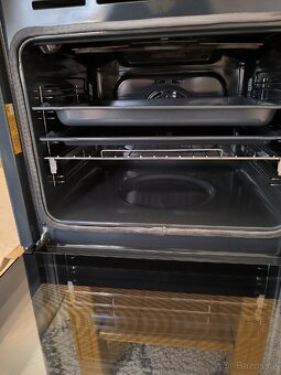 Vestavná horkovzdušná trouba Whirlpool - 2