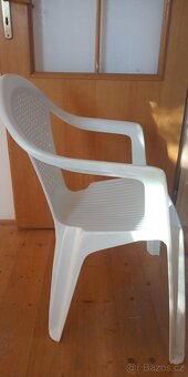 Plastové židle - 2