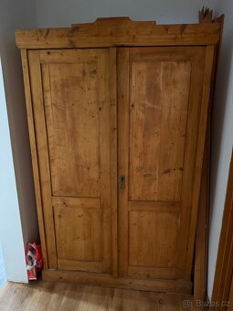 Skříň masiv stylová - 2